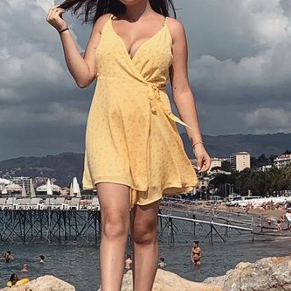 Hollister Wrap Dress - Picture 2 of 2